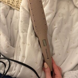 Remington Tan Hair Straightener